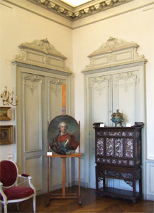 Salon 18e siècle mobilier exotique, portr'ait royal, boiseries musée de Gray  